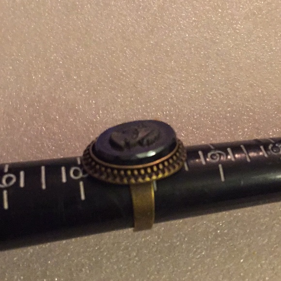 Vintage engraved hematite cameo ring - Picture 4 of 5